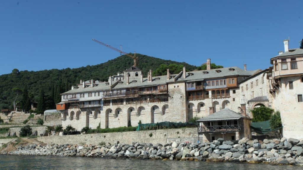 Άγιο Όρος: Τον απεγκλώβισαν από τα βράχια και στη συνέχεια τον συνέλαβαν – Τι συνέβη