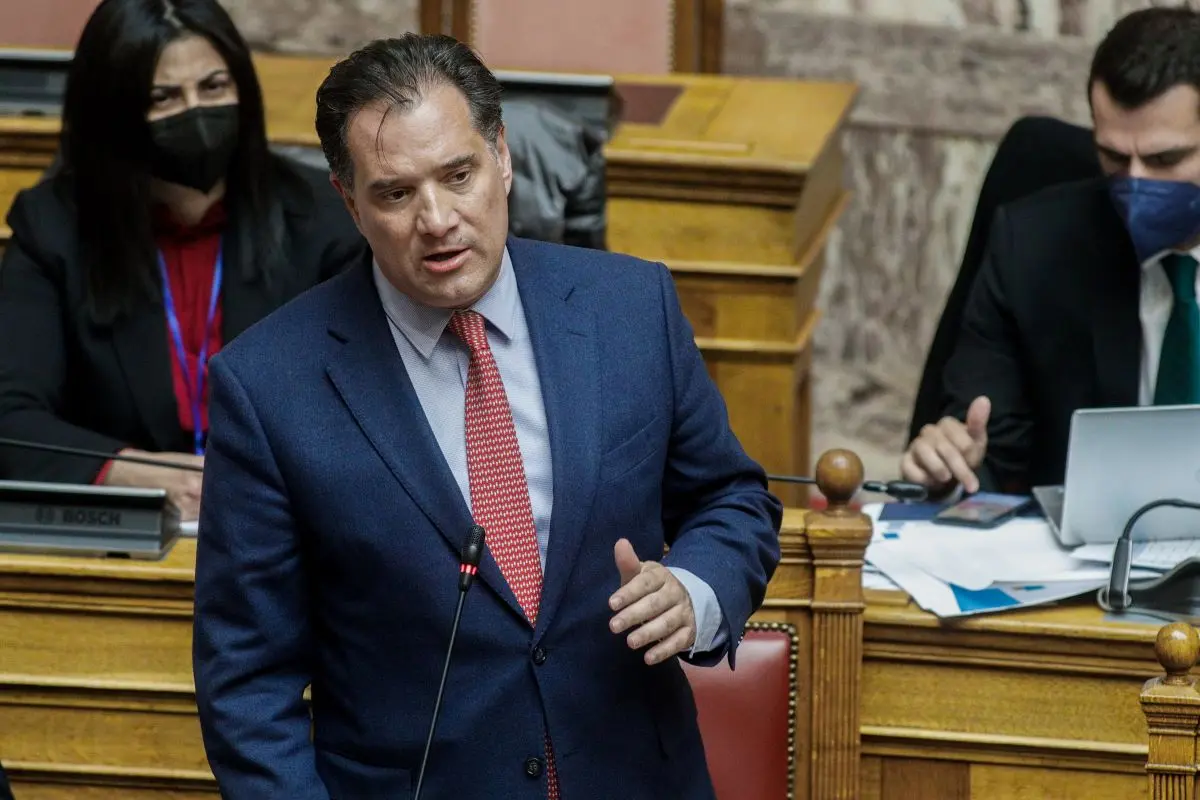 Ο υπουργός Ανάπτυξης Άδωνις Γεωργιάδης προανήγγειλε πρόστιμα σε πρατήρια υγρών καυσίμων