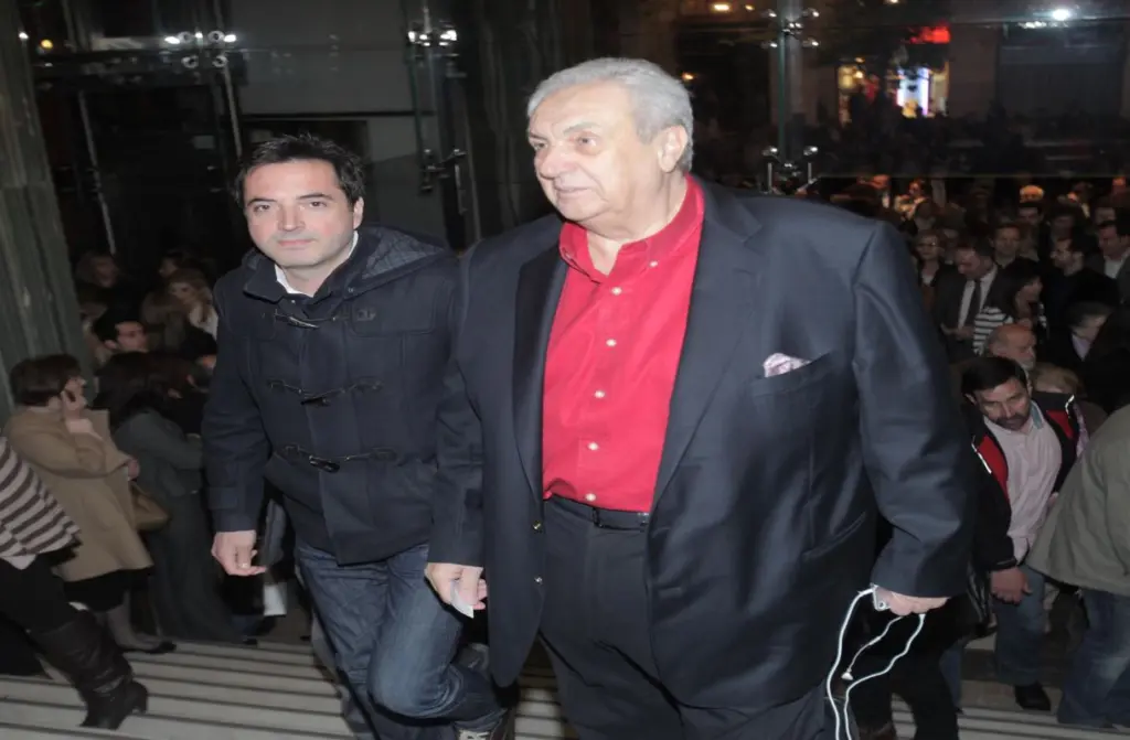 “Ύστατο χαίρε” στον Δημήτρη Κοντομηνά στο Α’ Νεκροταφείο – Σε στενό κύκλο η ταφή του
