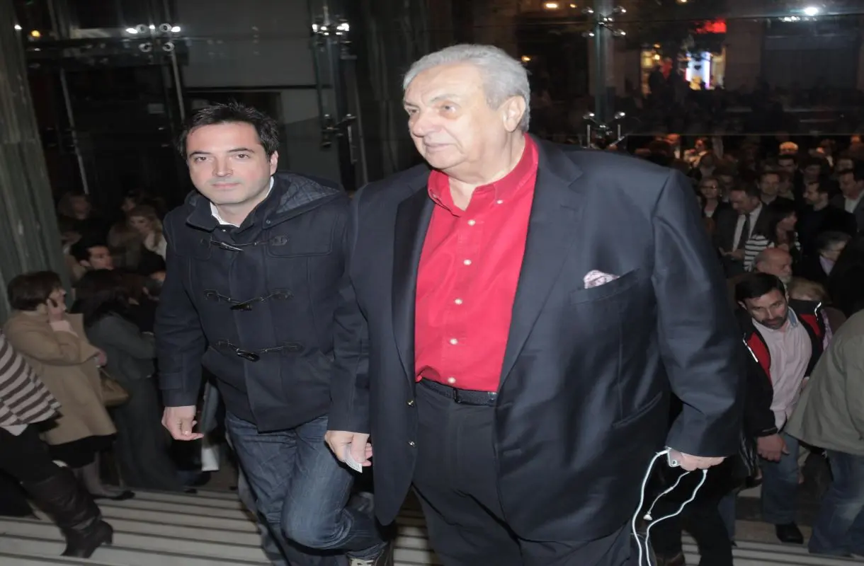 “Ύστατο χαίρε” στον Δημήτρη Κοντομηνά στο Α’ Νεκροταφείο – Σε στενό κύκλο η ταφή του