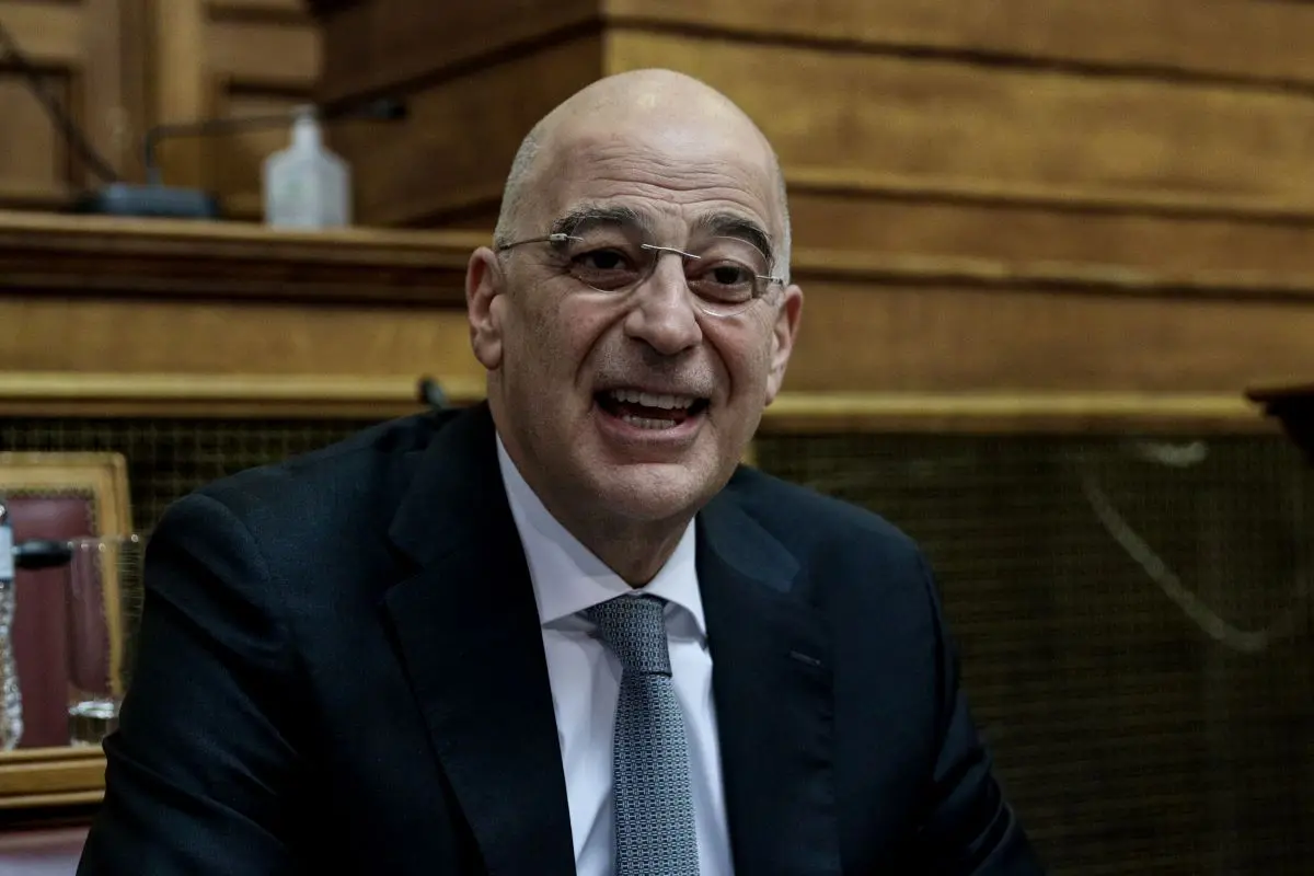 Ο Νίκος Δένδιας εξέπεμψε  από το Κάιρο το μήνυμα ότι η ελληνική εξωτερική πολιτική βασίζεται σε αρχές