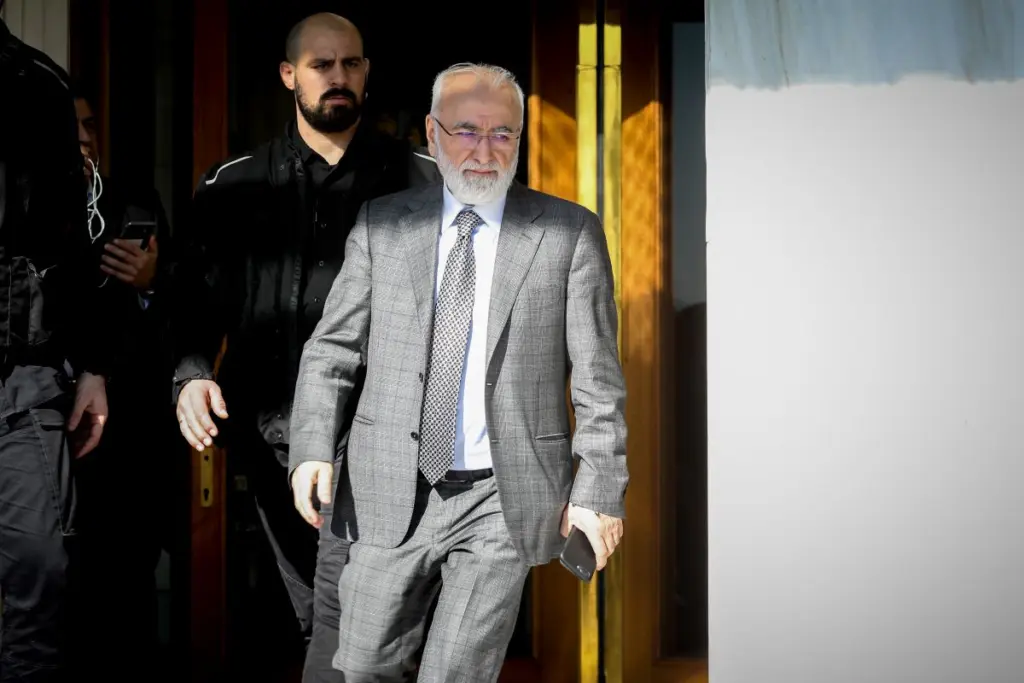 Ο Ιβάν Σαββίδης φιλοξενεί στο “Πόρτο Καρράς” τους Έλληνες πρόσφυγες από την Ουκρανία