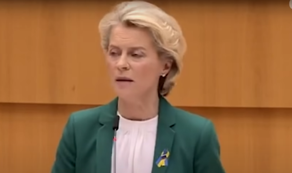 Ξεκάθαρη η Φον ντερ Λάιεν – “Αν η Ρωσία συνεχίσει, θα επιβληθούν νέα σκληρά μέτρα”
