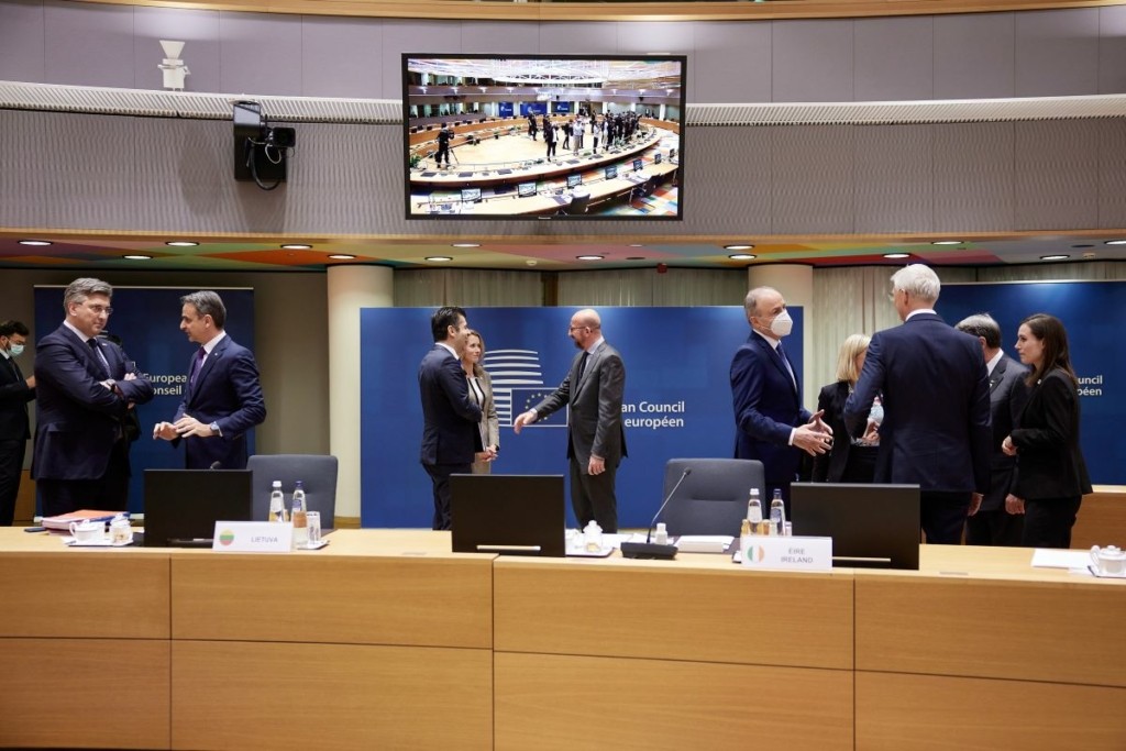 Συμβιβαστική λύση για φυσικό αέριο και αγορά ενέργειας στη Σύνοδο Κορυφής – Τι αποφάσισαν οι “27” ηγέτες