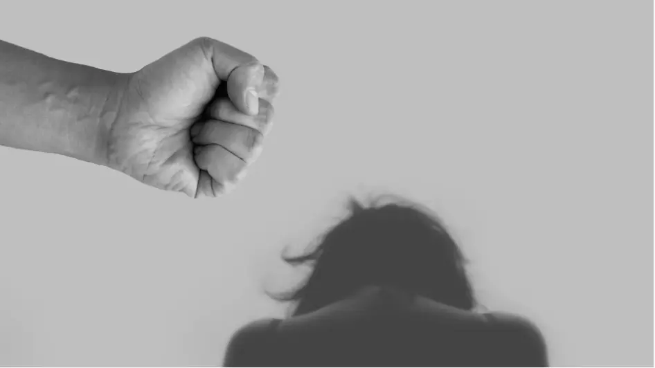 Σοκαριστικό περιστατικό στην Κρήτη – Έδειρε τη σύζυγό του μέχρι λιποθυμίας