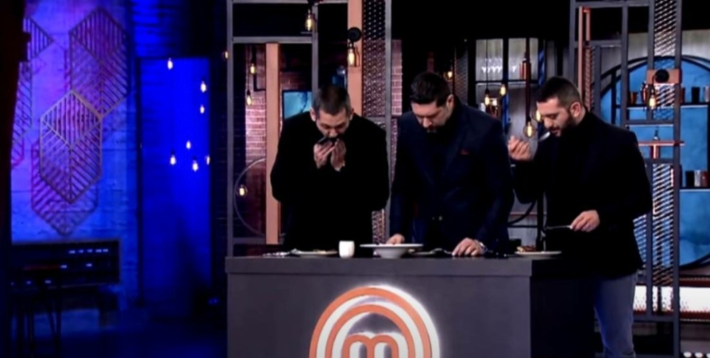 MasterChef – Το Mystery Box δυσκολεύει τους παίκτες και οδηγεί σε νέα αποχώρηση (vid)