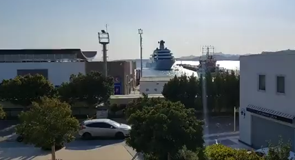 Η υπερπολυτελής θαλαμηγός του Αμπράμοβιτς βρήκε “καταφύγιο” στην Τουρκία
