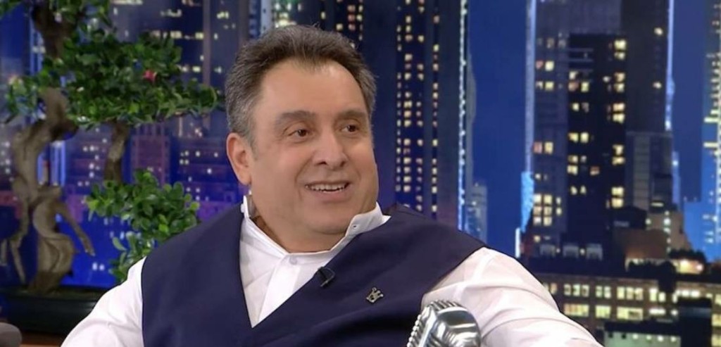 Συγκλόνισε ο Πάνος Σταθακόπουλος – “Πουλούσα κάλτσες και μπρίκια για να τα βγάζω πέρα”