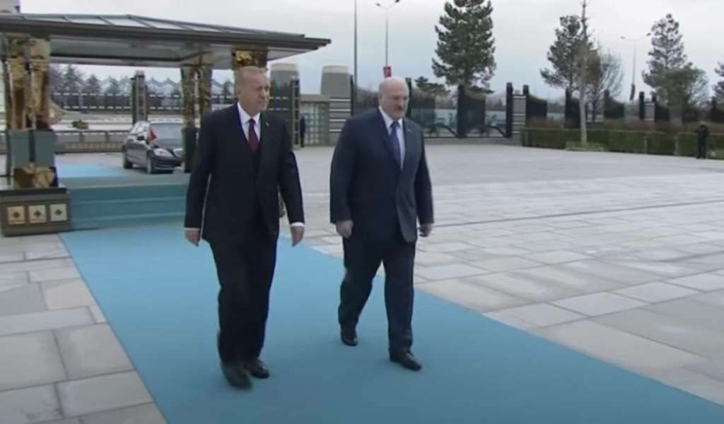 Επικοινωνία Ερντογάν με Λουκασένκο για τον πόλεμο στην Ουκρανία