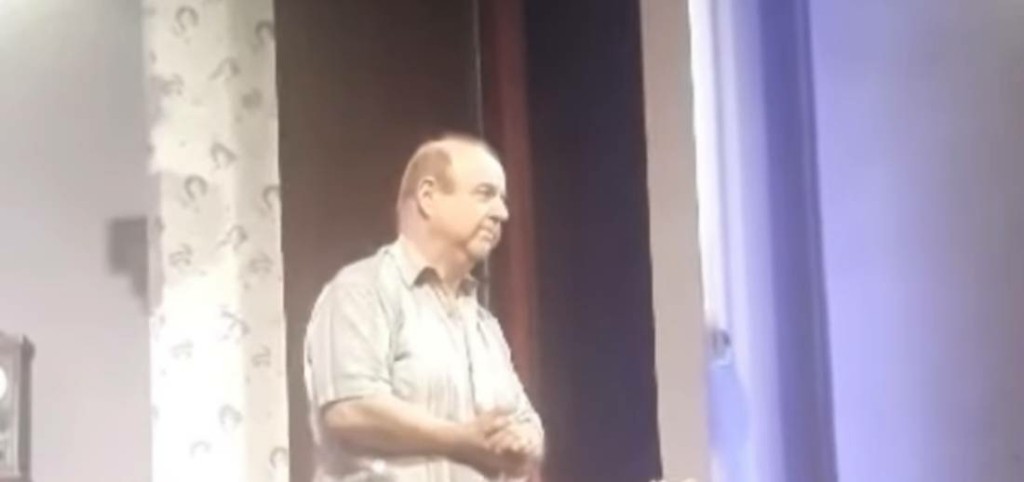 Ράκος στη σκηνή ο Παύλος Χαϊκάλης – Ανακοίνωσε τον θάνατο του αδελφού του (vid)