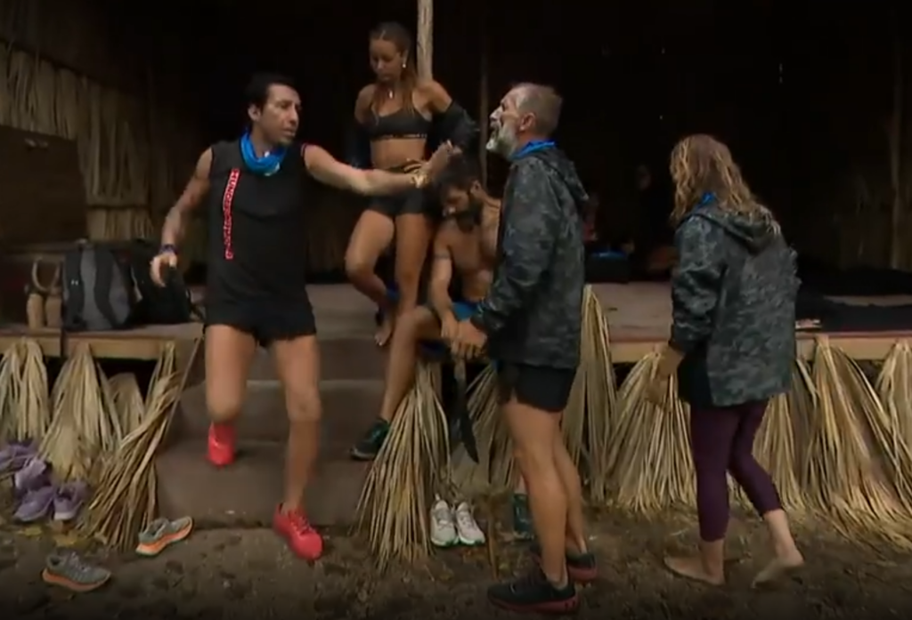 “Μύλος” στο Survivor – Επικοί καβγάδες στις δύο παραλίες – “Με βγάζεις από τα ρούχα μου” (vids)