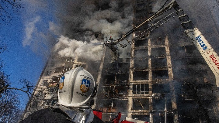 Το Κίεβο εξακολουθεί να απειλείται, αλλά ο ρωσικός στρατός υποχωρεί σε πολλά μέτωπα