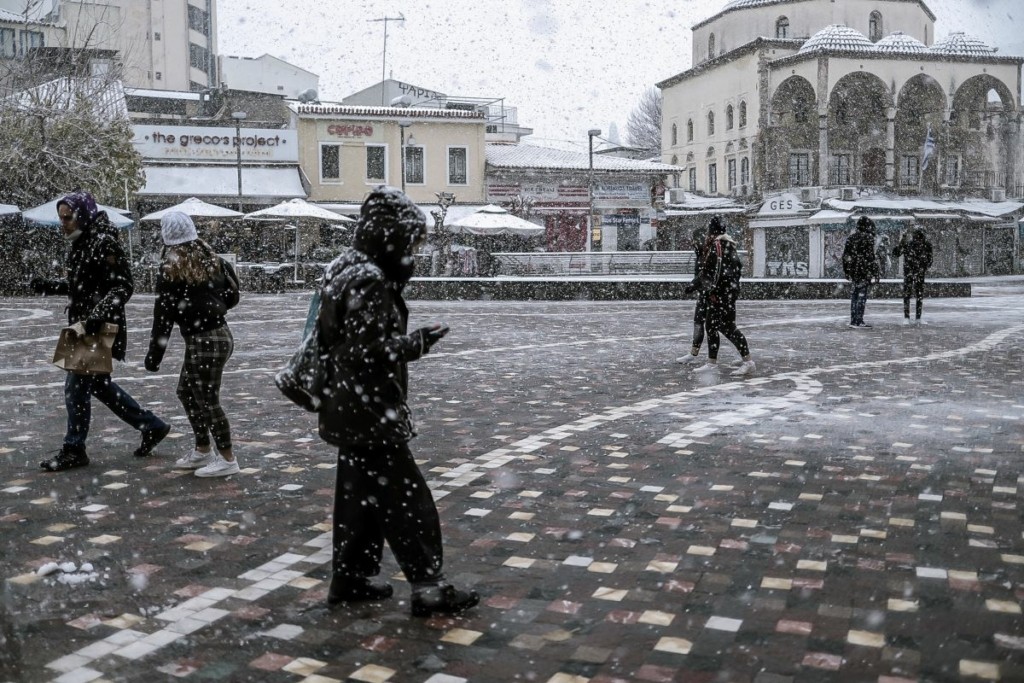 Τα “δόντια” του δείχνει ξανά ο καιρός – “Μπάλα” παγωμένου αέρα αλλάζει το σκηνικό στην Αττική – Που θα δούμε χιόνια