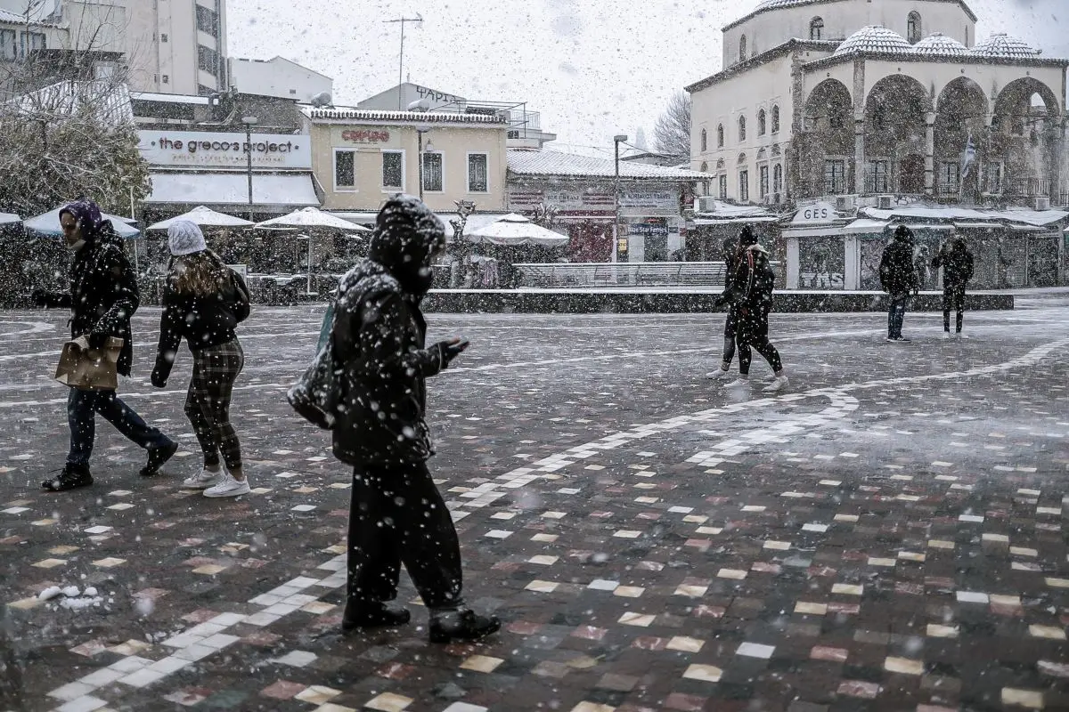 Τα “δόντια” του δείχνει ξανά ο καιρός – “Μπάλα” παγωμένου αέρα αλλάζει το σκηνικό στην Αττική – Που θα δούμε χιόνια
