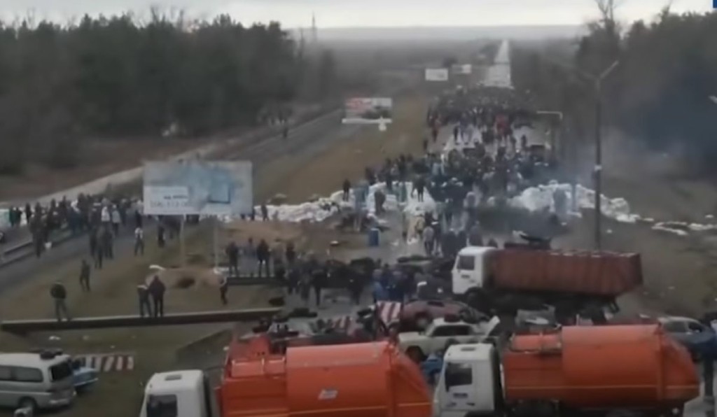 Υπό τον έλεγχο της Ρωσίας ο πυρηνικός σταθμός στη Ζαπορίζια – Οδοφράγματα στήνουν οι Ουκρανοί (vid)