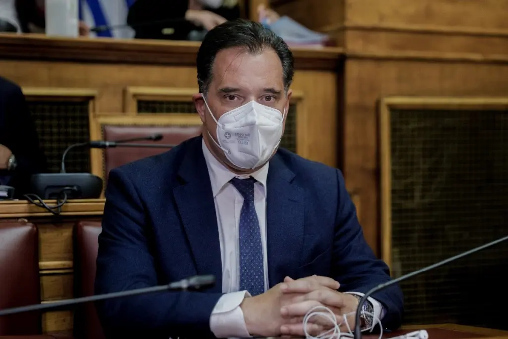 Διαβεβαιώσεις Γεωργιάδη – “Η αγορά καυσίμων έχει πλαφόν στο κέρδος”