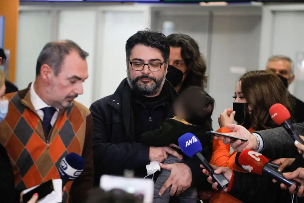 Έφτασε στην Αθήνα ο Έλληνας πρόξενος της Μαριούπολης – “Ήρωες είναι οι άνθρωποι που έχουν μείνει πίσω “