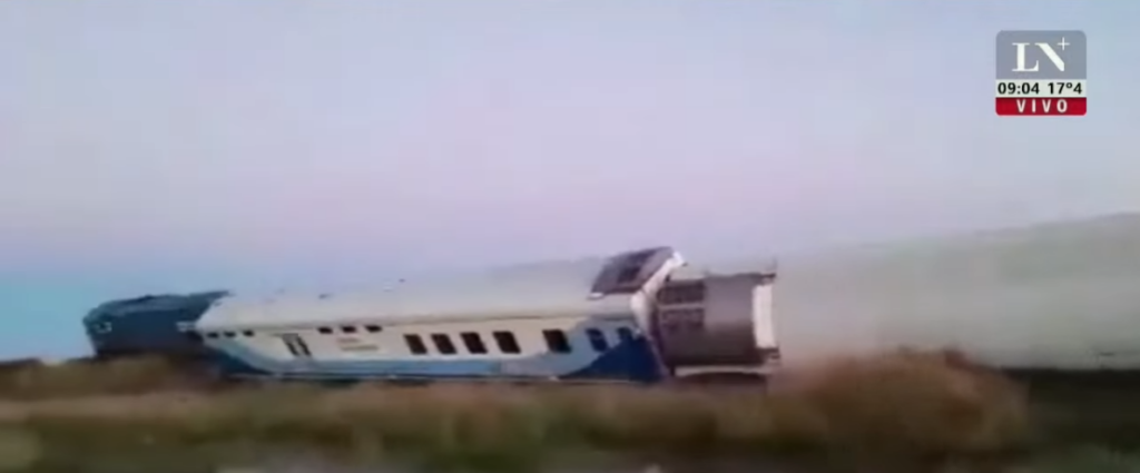 Τρόμος στην Ολαβάρια της Αργεντινής από τον εκτροχιασμό τρένου – 21 τραυματίες από τα βαγόνια που βρέθηκαν στα χωράφια (vid)