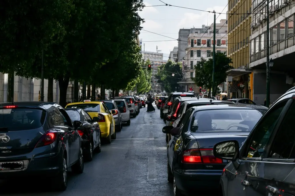 Κίνηση τώρα: Πρωινό ταλαιπωρίας σε Κηφισό, Κηφισίας, Λ. Αθηνών – Καθυστερήσεις και στην Αττική Οδό