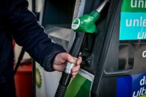 “Χείρα βοηθείας” η παράταση της επιδότησης στο Diesel μέχρι τον Ιούνιο – Πόσο κοστίζουν τα καύσιμα