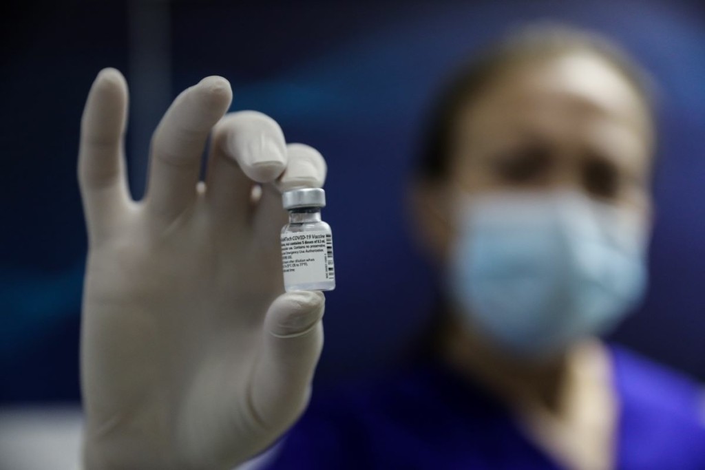 Σε παιδιά 6 ετών και άνω επεκτείνεται η δοκιμή του χαπιού της Pfizer για τον covid