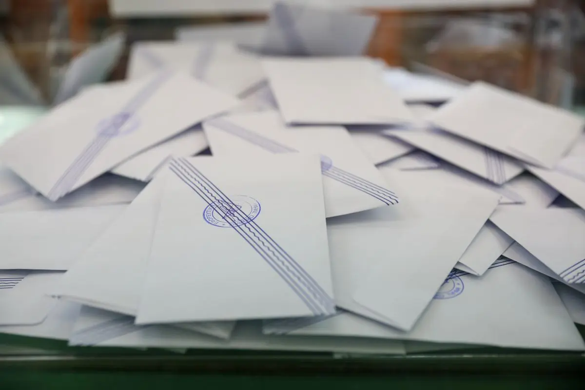 Δημοσκόπηση Prorata: Ισχυρό προβάδισμα της ΝΔ, άνοδος για το ΠΑΣΟΚ και πέμπτος ο ΣΥΡΙΖΑ – Δεκακκοματική βουλή