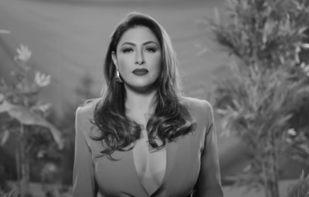 Είναι γεγονός! – Η Έλενα Παπαρίζου ανακοινώνει την επιστροφή των “Antique”