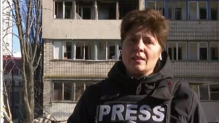 Βίντεο που κόβει την ανάσα – Η στιγμή που το συνεργείο της ΕΡΤ βρίσκεται εν μέσω βομβαρδισμών