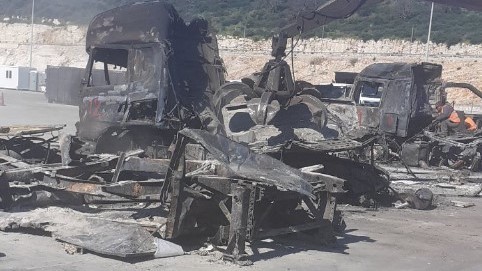 Στάχτη, αποκαΐδια και καμένες λαμαρίνες – Σοκάρουν οι πρώτες εικόνες από τα φορτηγά του Euroferry Olympia (pics)