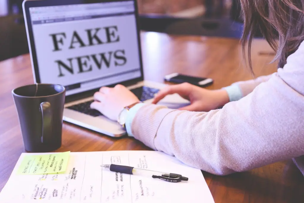 Πώς θα εντοπίσετε τα fake news για τον πόλεμο στην Ουκρανία – Τα σημάδια που “προδίδουν”