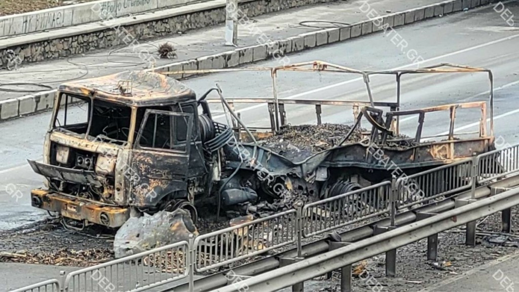 Η πρώτη αποτυχημένη απόπειρα των Ρώσων να μπουν στο Κίεβο – Φορτηγό πέρασε ουκρανικό μπλόκο και κατέληξε στάχτη (pics)