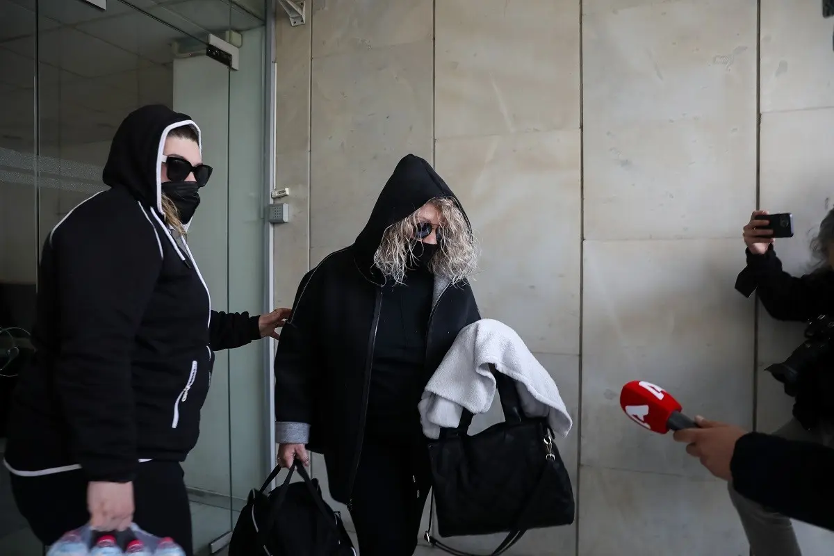 Η αδερφή της Ρούλας Πισπιρίγκου αποκαλύπτει για το πανάκι στην κούνια της Ίριδας (vids)