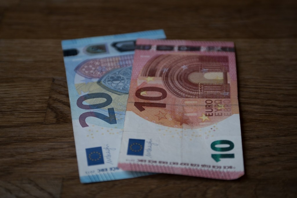 Αντίστροφη μέτρηση για την επιταγή ακρίβειας – Πόσοι είναι οι δικαιούχοι – Ποιες κατηγορίες προστέθηκαν