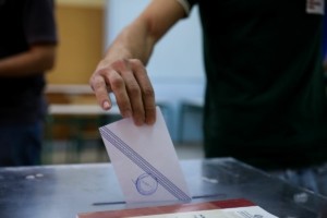 Δημοσκόπηση MRB: Προβάδισμα 30% η Καρυστιανού – Δύσκολη εικόνα για Τσίπρα και Σαμαρά