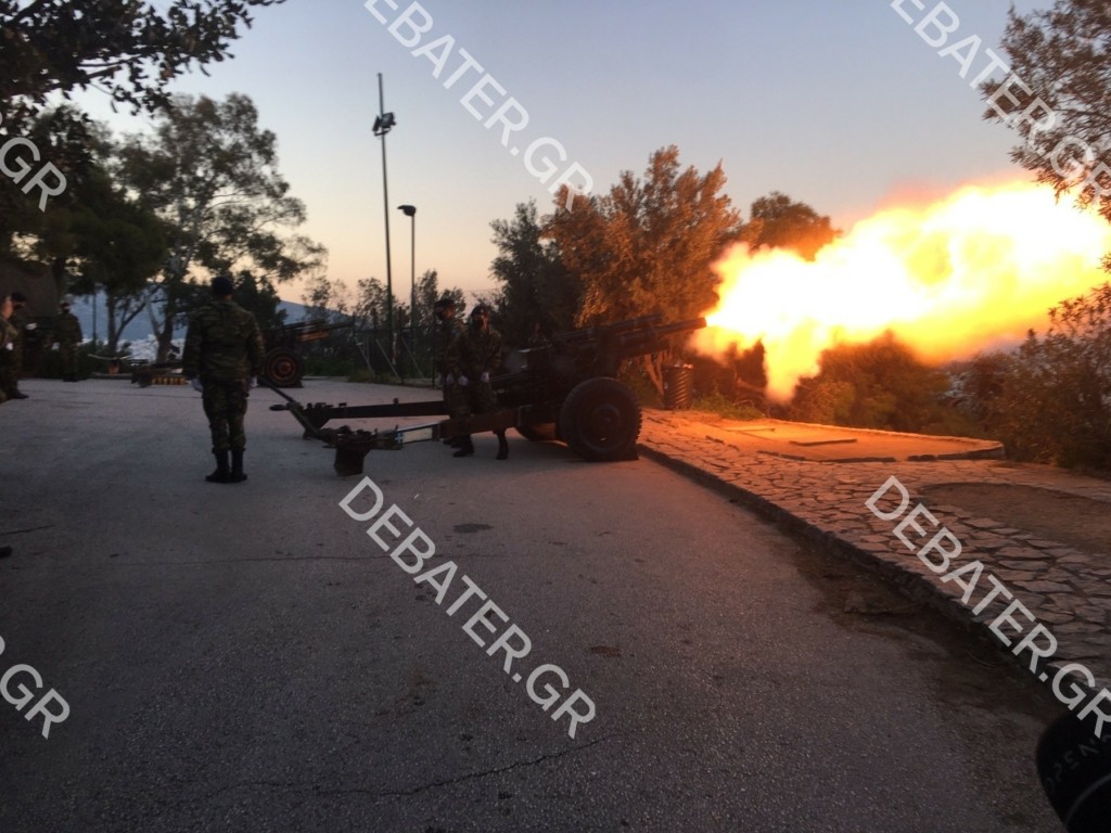 Με τους εντυπωσιακούς κανονιοβολισμούς από τον Λυκαβηττό η έναρξη των εορτασμών για την 25η Μαρτίου (pics&vid)