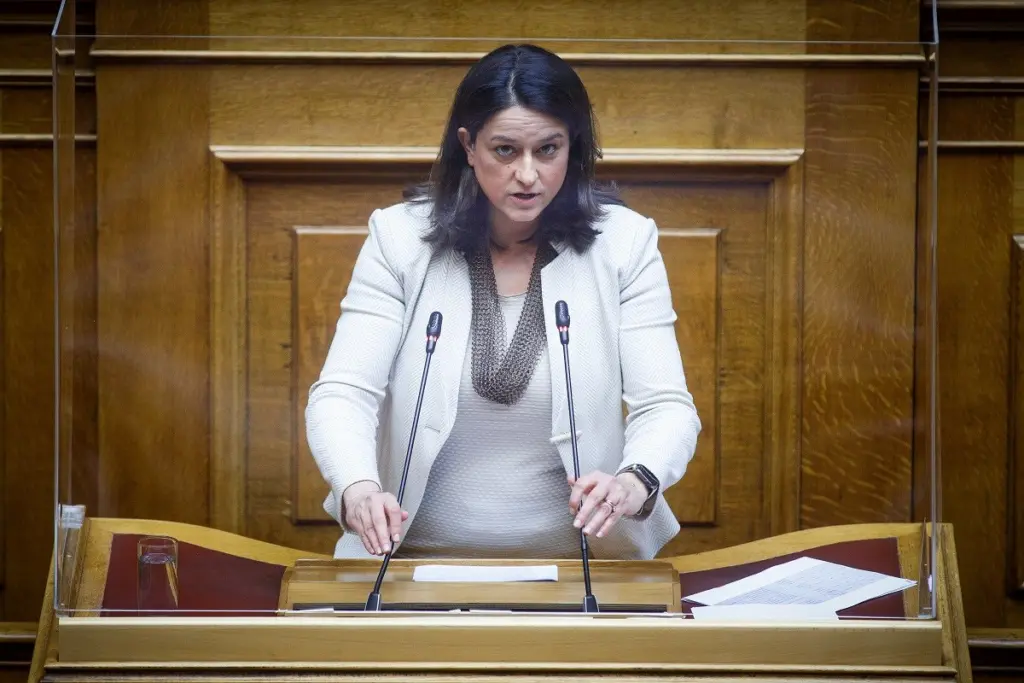 To ξέκοψε η Κεραμέως – Καμία συζήτηση για κλείσιμο ή υποχρεωτική μάσκα στα σχολεία (vid)