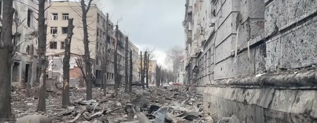 Συνεχίζεται το αιματοκύλισμα στην Ουκρανία – Τουλάχιστον 6 νεκροί και 15 τραυματίες από βομβαρδισμό στο Χάρκοβο