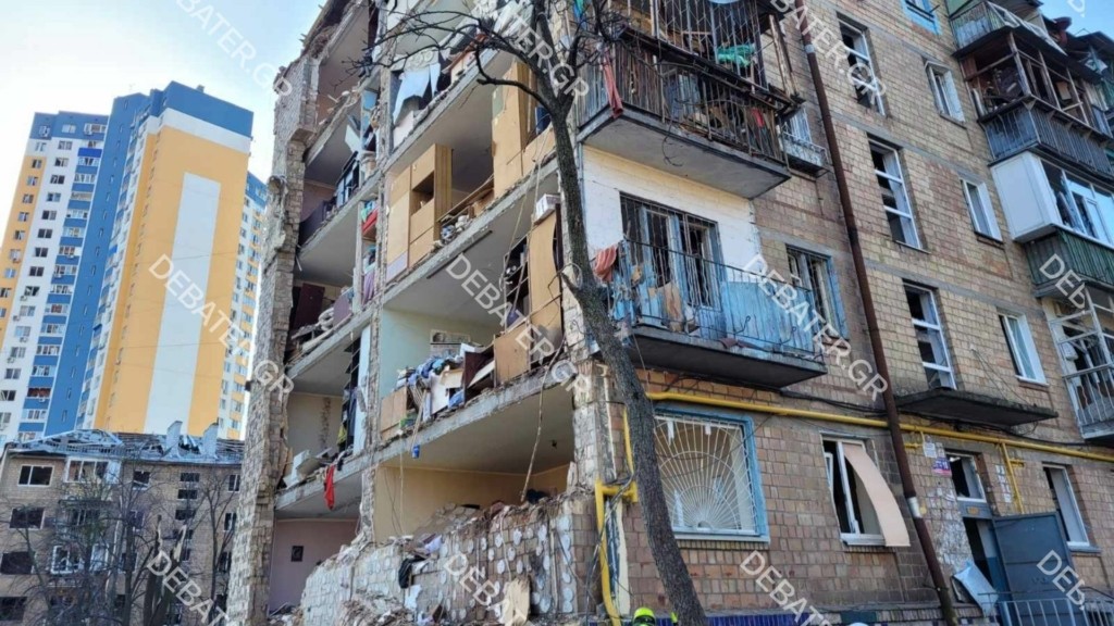 Ανελέητο “σφυροκόπημα” των Ρώσων στην Ουκρανία – 4 νεκροί από βομβαρδισμούς σε Κίεβο, Χάρκοβο, Κραματόρσκ (pics&vids)