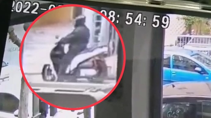 Πέντε συλλήψεις για τη ληστεία χρηματαποστολής στο Παγκράτι – Βίντεο από τη διαφυγή των δραστών