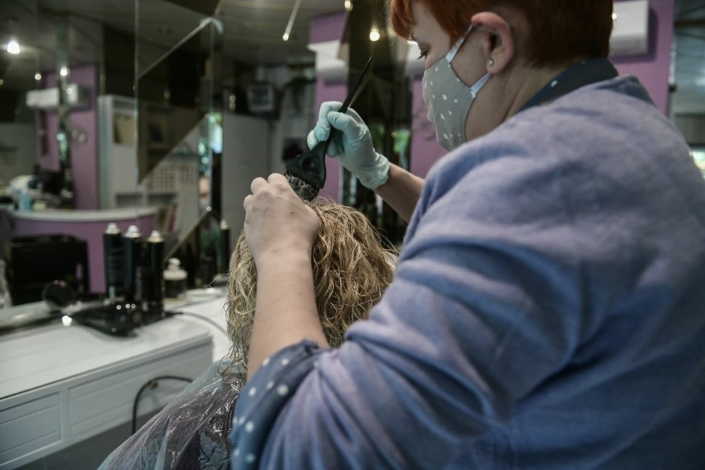 Η L’Oreal κλείνει τα καταστήματά της στη Ρωσία