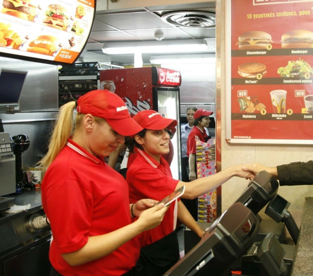 Κλείνουν τα McDonald’s στη Ρωσία