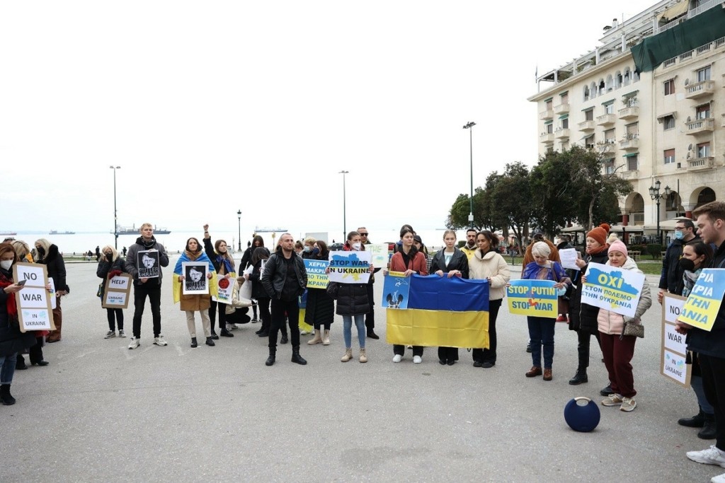 Ουκρανοί στον Λευκό Πύργο τραγουδούν τον Εθνικό Ύμνο της Ελλάδας και Μίκη Θεοδωράκη (pics&vids)