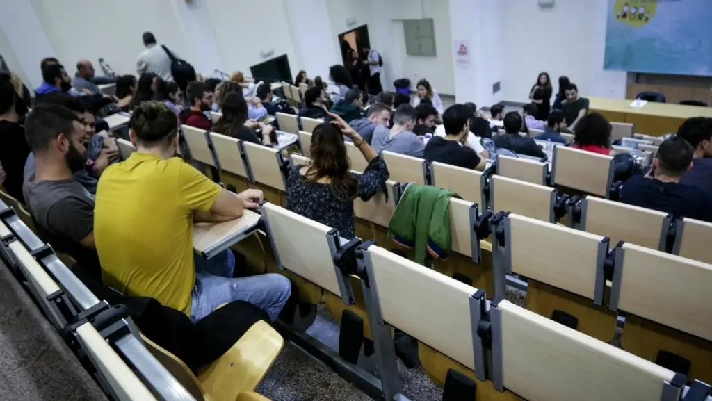 Παρελθόν από τα ελληνικά πανεπιστήμια 308.605 “αιώνιοι” φοιτητές – Διαγράφηκαν από τους καταλόγους