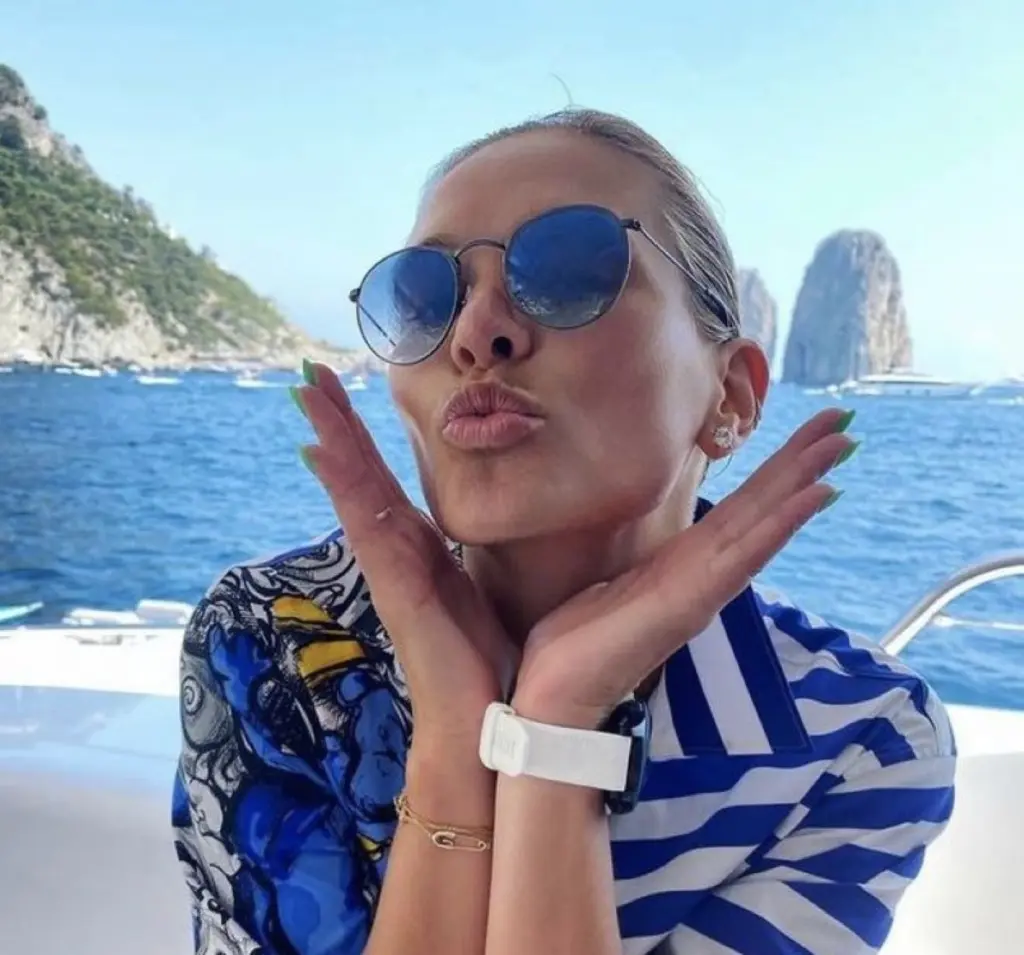Η καλλονή θετή κόρη του Λαβρόφ και η χλιδάτη “ζωάρα” που κάνει στο Λονδίνο (pics)