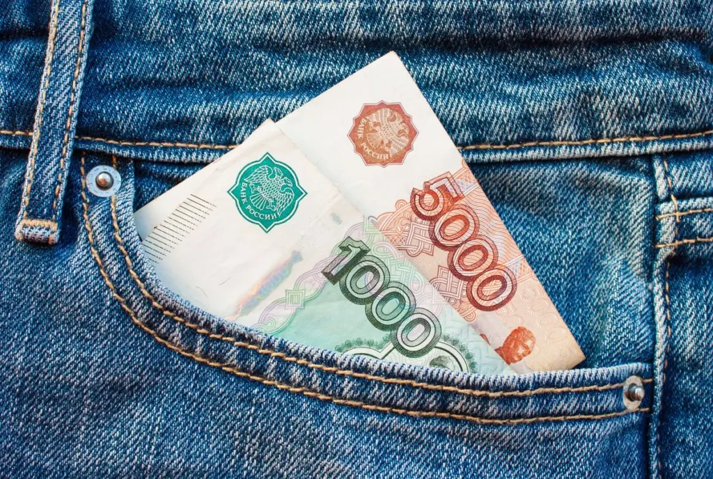 Νέο ιστορικό χαμηλό για το ρούβλι – Δεν σταματάει η “κατρακύλα”  μετά τις δυτικές κυρώσεις