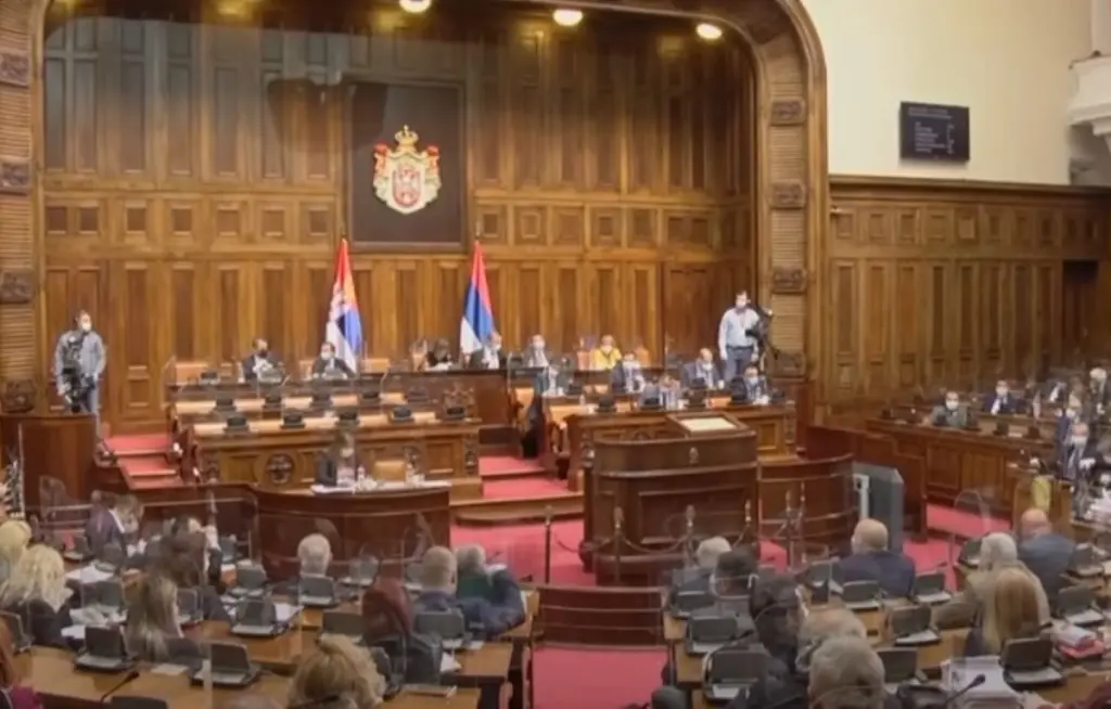 Αλλάζει στάση για τη ρωσική εισβολή η Σερβία – Καταδικάζει αλλά αρνείται να επιβάλλει κυρώσεις