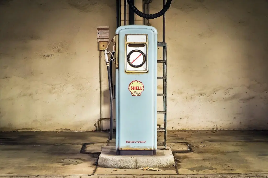 Η Shell ανακοίνωσε πως σταματάει να αγοράζει ρωσικό πετρέλαιο και αποχωρεί από τη Ρωσία
