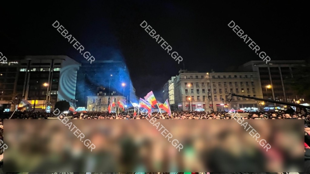 “Βούλιαξαν” από κόσμο τα Προπύλαια – Συγκλονιστικές εικόνες από τη Συναυλία Ειρήνης