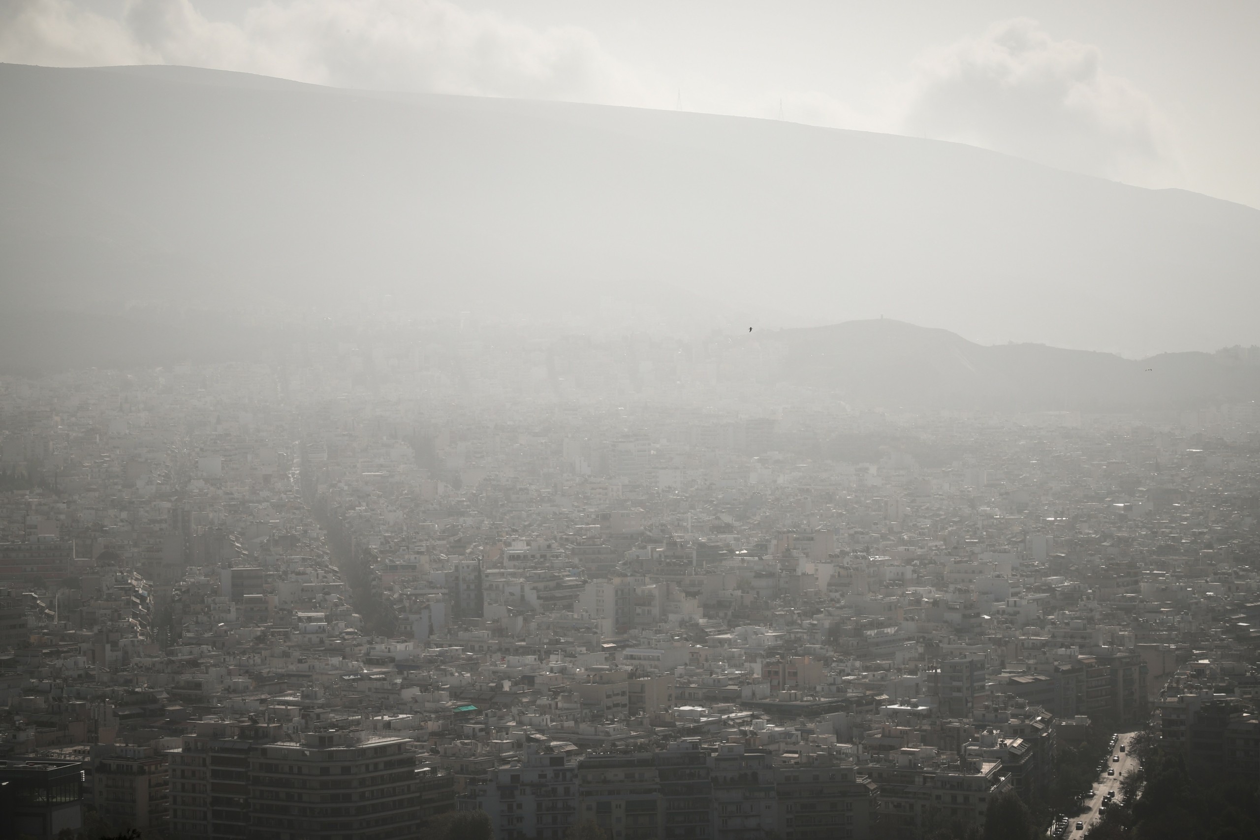 Λασποβροχές και χάλια ατμόσφαιρα την Πέμπτη σε όλη τη χώρα