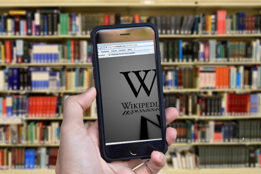 “Πόλεμο” και στη Wikipedia κήρυξε ο Πούτιν – Απείλησαν να κατεβάσουν τον ιστότοπο για “παράνομη πληροφόρηση”